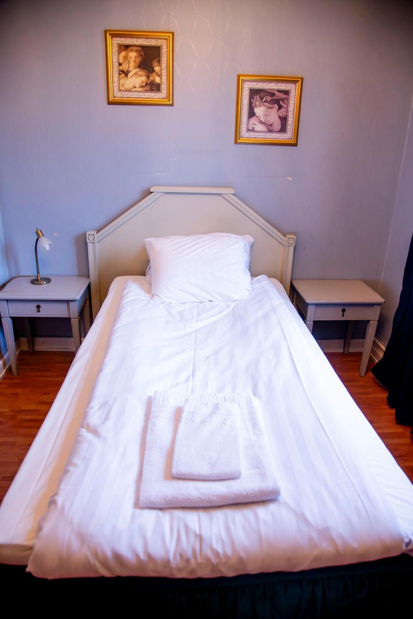 Park Hotel Linköping Fawlty Towers Zimmer foto