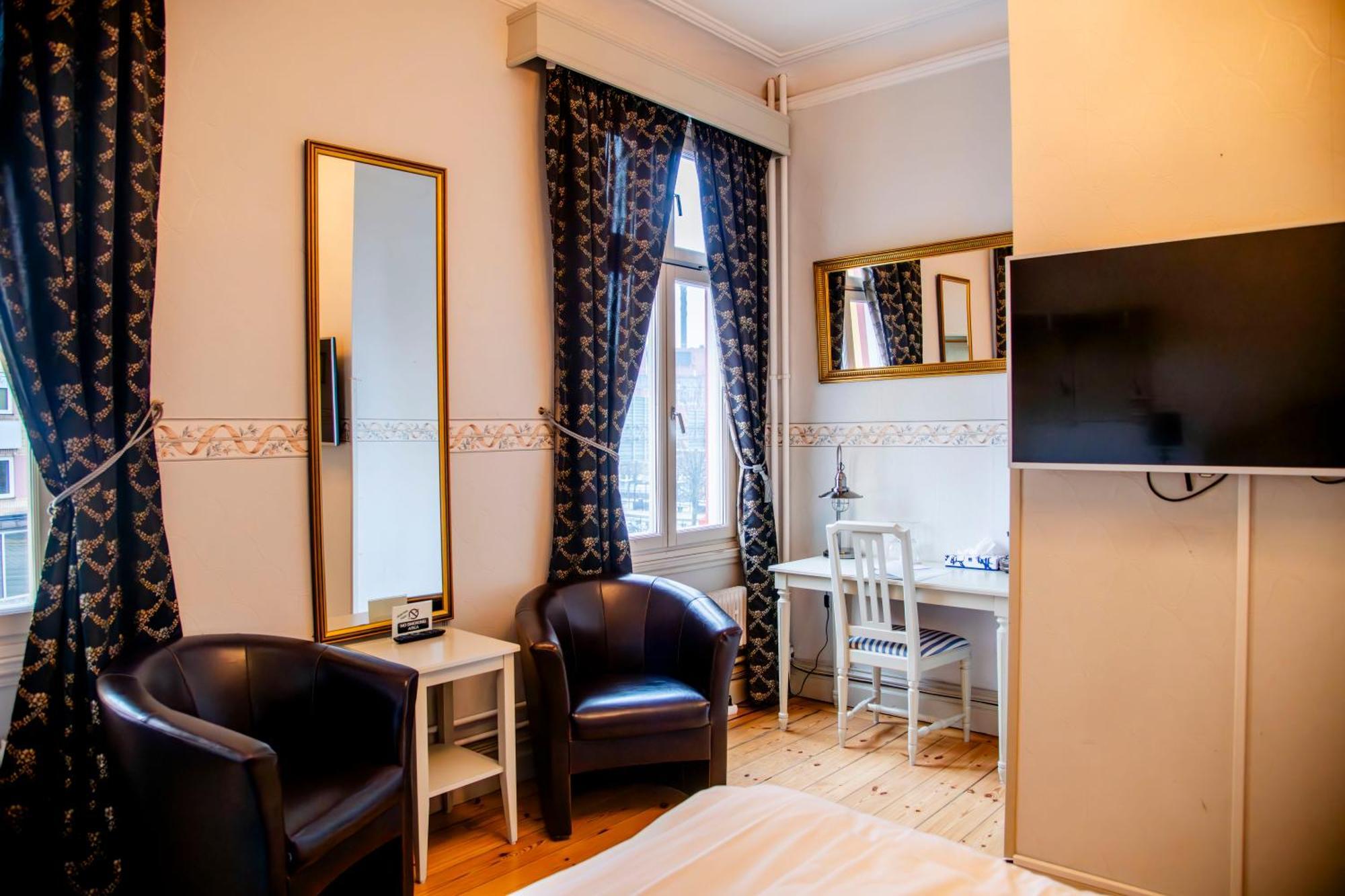 Park Hotel Linköping Fawlty Towers Zimmer foto